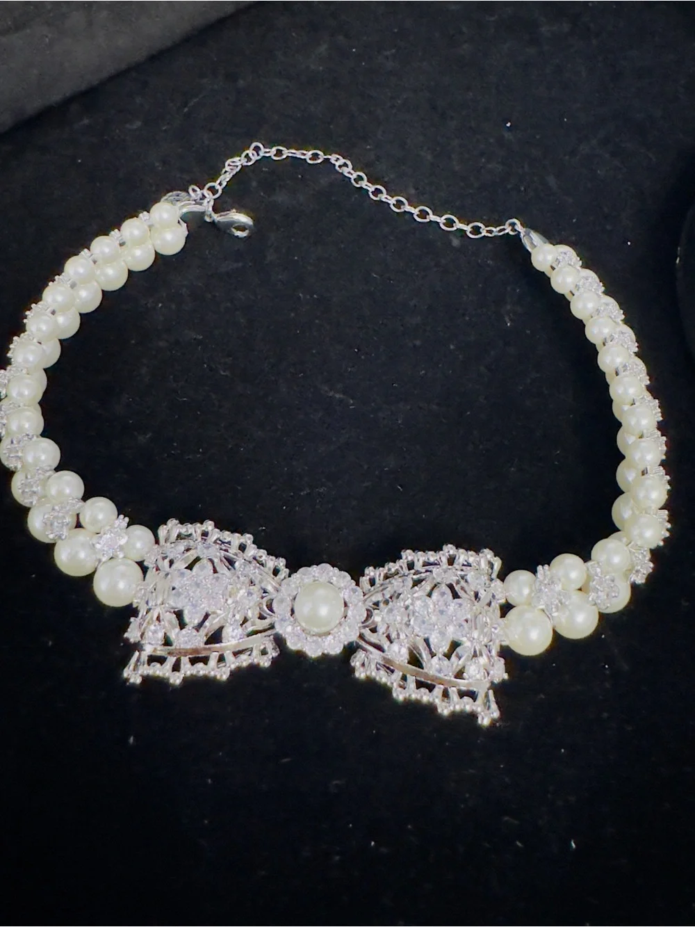 Elegant Pearl Bow Statement Necklace - White